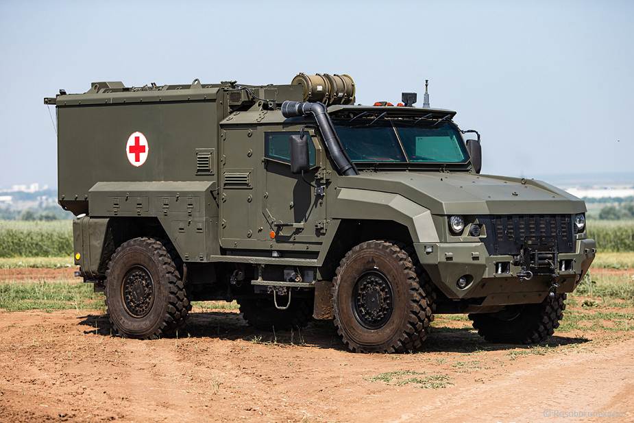 Russian_army_tests_news_Linza_medical_evacuation_4x4_armored_vehicle_925_001.jpg